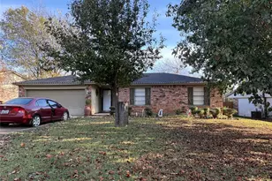 1411 Clearfield Dr, Cleburne, TX 76033 - Photo 2