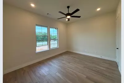 703 Water Side Drive, Van Alstyne, TX 75495 - Photo 4