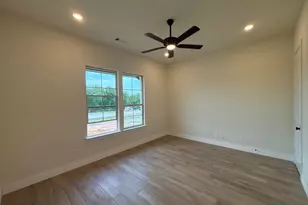 703 Water Side Dr, Van Alstyne, TX 75495 - Photo 4