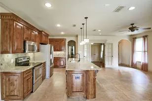 202 Captains Ct, Granbury, TX 76049 - Photo 12