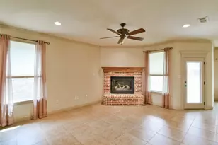 202 Captains Ct, Granbury, TX 76049 - Photo 8