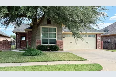 202 Captains Court, Granbury, TX 76049 - Photo 2
