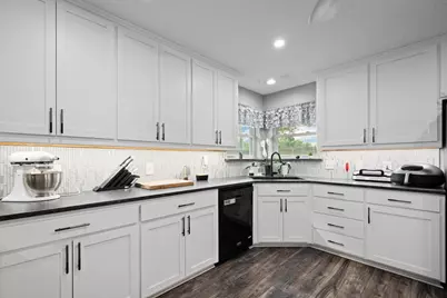 425 Sherwood Court, Burleson, TX 76028 - Photo 18