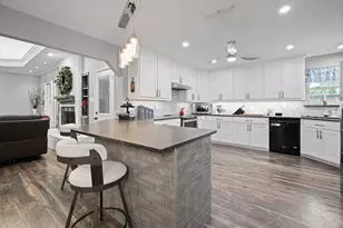 425 Sherwood Ct, Burleson, TX 76028 - Photo 12