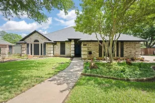 425 Sherwood Ct, Burleson, TX 76028 - Photo 1