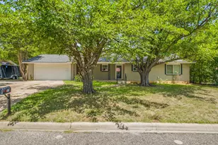 1085 W Park St, Stephenville, TX 76401 - Photo 1