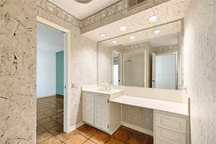 103 W Northgate Dr, Irving, TX 75062 - Photo 20