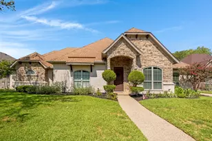 1904 Melbourne Dr, Pantego, TX 76013 - Photo 1