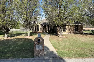 788 Robin Ct, Springtown, TX 76082 - Photo 1