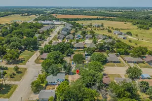 310 Jagoe St, Krum, TX 76249 - Photo 2