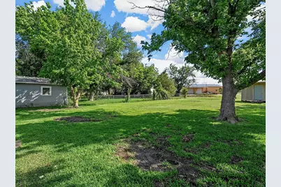 307 N Playdium Drive, West, TX 76691 - Photo 10
