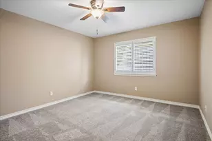 7710 Sweetgum Dr, Irving, TX 75063 - Photo 32