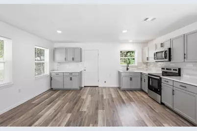 810 N Carrier Parkway, Grand Prairie, TX 75050 - Photo 2