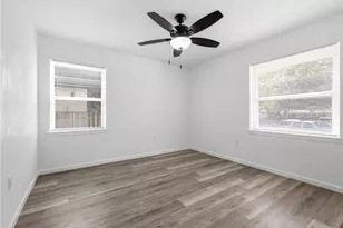 810 N Carrier Pkwy, Grand Prairie, TX 75050 - Photo 18