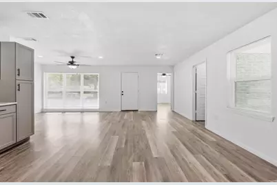810 N Carrier Parkway, Grand Prairie, TX 75050 - Photo 16
