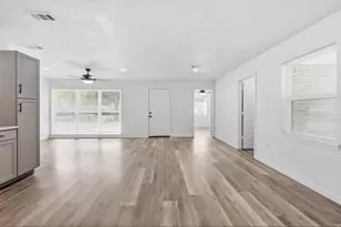 810 N Carrier Pkwy, Grand Prairie, TX 75050 - Photo 16