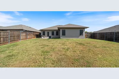 121 Willowbend Loop, Mabank, TX 75147 - Photo 4