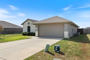 121 Willowbend Loop, Mabank, TX 75147 - Photo 2