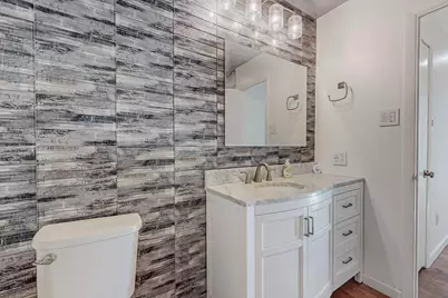 700 Broadway Avenue, Euless, TX 76040 - Photo 16