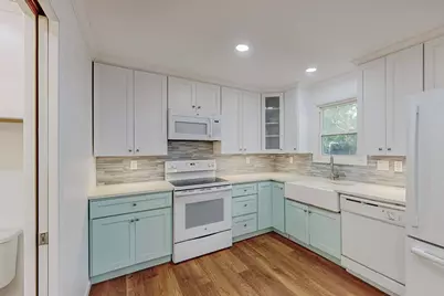 700 Broadway Avenue, Euless, TX 76040 - Photo 10