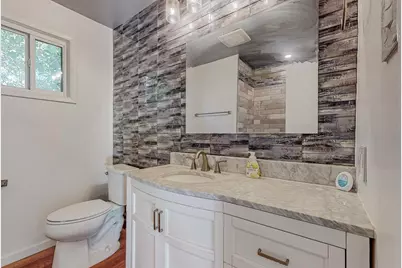 700 Broadway Avenue, Euless, TX 76040 - Photo 18