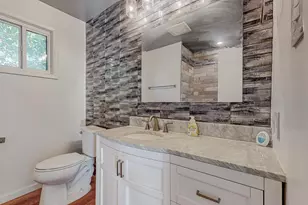 700 Broadway Ave, Euless, TX 76040 - Photo 18