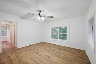 906 E Houston St, Sherman, TX 75092 - Photo 10