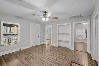 906 E Houston Street, Sherman, TX 75092 - Photo 2