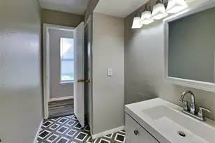 1621 Scottsdale Dr, Arlington, TX 76018 - Photo 10