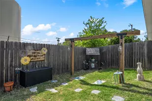 215 Greenbriar St, Robinson, TX 76706 - Photo 28