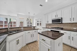 2208 Grizzly Run Ln, Euless, TX 76039 - Photo 6