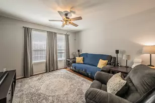 2741 Hyde Park Dr, Grand Prairie, TX 75050 - Photo 4