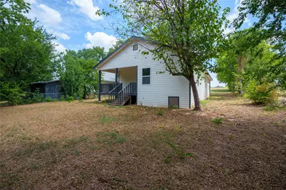 404 Campbell Street, Bowie, TX 76230 - Photo 12