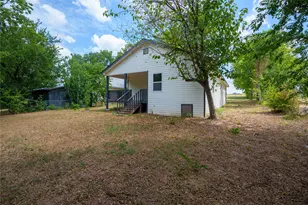 404 Campbell St, Bowie, TX 76230 - Photo 12