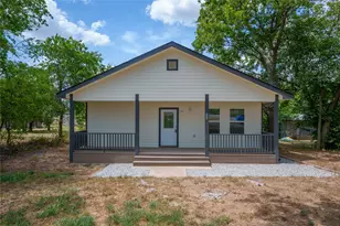 404 Campbell St, Bowie, TX 76230 - Photo 1