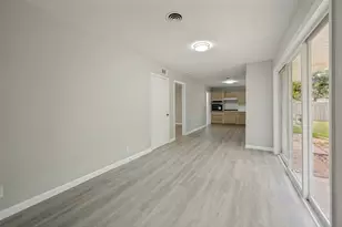 800 Sherwood Dr, Arlington, TX 76013 - Photo 6