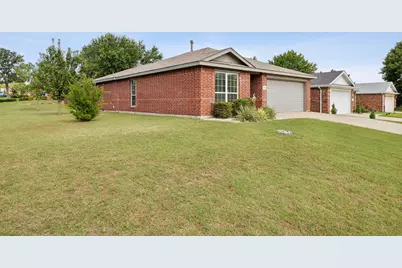 1001 Margaret Drive, McKinney, TX 75071 - Photo 2