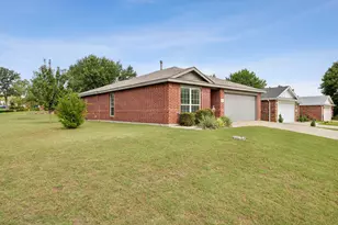 1001 Margaret Dr, McKinney, TX 75071 - Photo 2