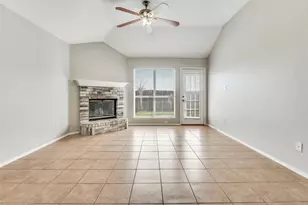 800 Ponselle Dr, Arlington, TX 76001 - Photo 10