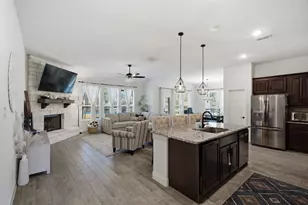 500 River Bank Ct, Granbury, TX 76049 - Photo 4