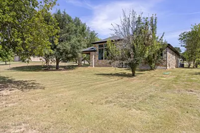 210 Knob Hill Drive, Granbury, TX 76048 - Photo 36