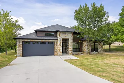 210 Knob Hill Drive, Granbury, TX 76048 - Photo 2