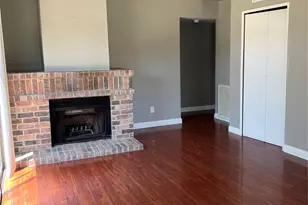 2101 Pennington Dr, Arlington, TX 76014 - Photo 2