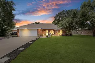 425 Legendary Ln, Gun Barrel City, TX 75156 - Photo 1