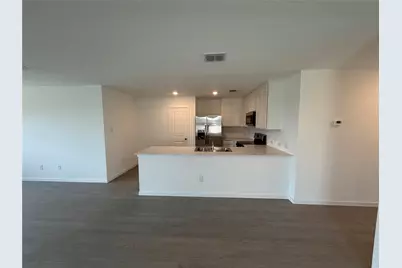 624 W Criner Street, Grandview, TX 76050 - Photo 2
