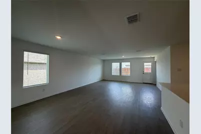 624 W Criner Street, Grandview, TX 76050 - Photo 6