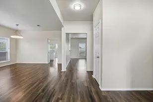 703 Fossil Hill Dr, Arlington, TX 76002 - Photo 4