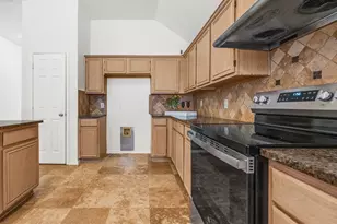 334 Touchdown Dr, Irving, TX 75063 - Photo 18