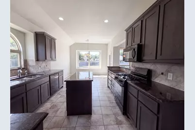 204 Janice Court, Glenn Heights, TX 75154 - Photo 2
