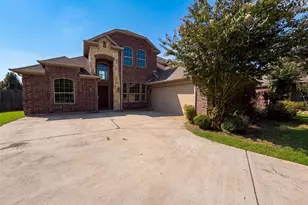 204 Janice Ct, Glenn Heights, TX 75154 - Photo 1